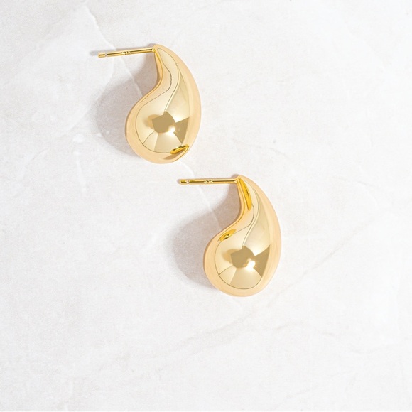 NWT Gold plated tear drop earrings - Picture 3 of 5